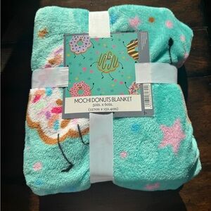 V&V Mochi Donuts Blanket- NWT